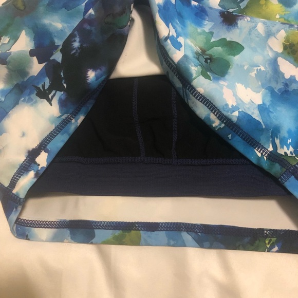 Joe Fresh High Neck Sports Bra and Print Wrap Yoga Legging - Picture 4 of 5